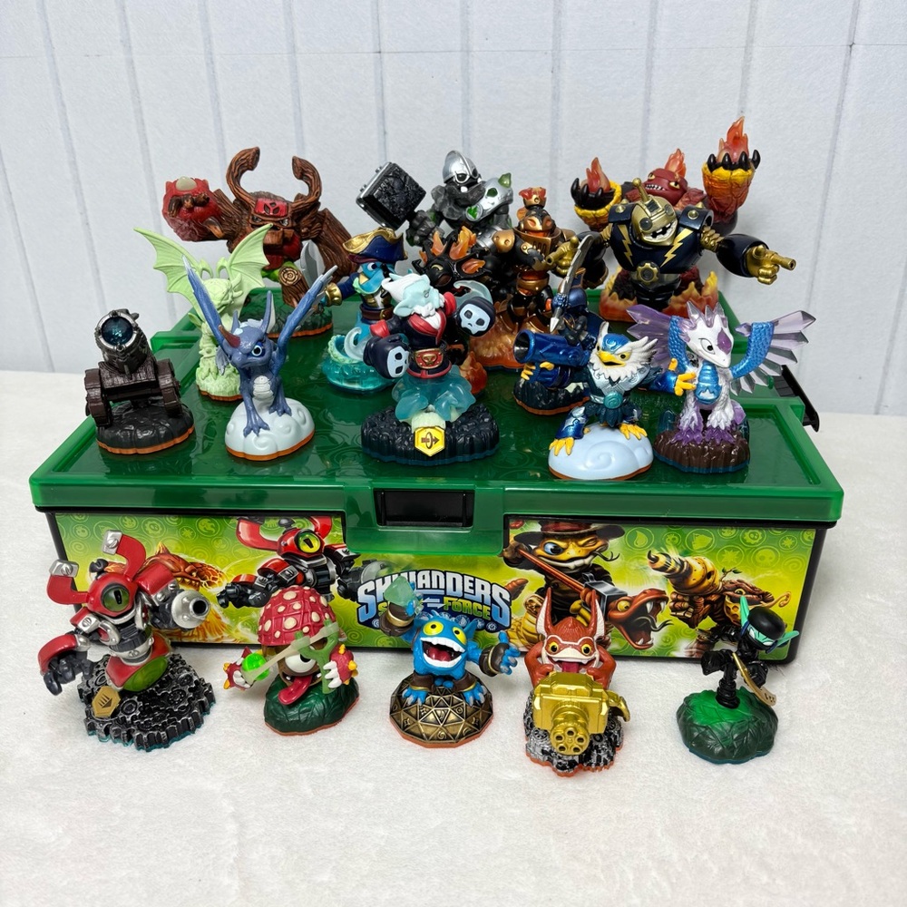 Skylanders Swap Force - Lot Of 19 - stackable Case Storage‎